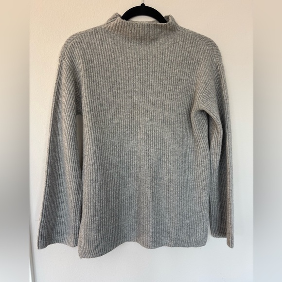 Everlane Light Gray Cashmere Women's Turtleneck Sweater - Picture 2 of 4